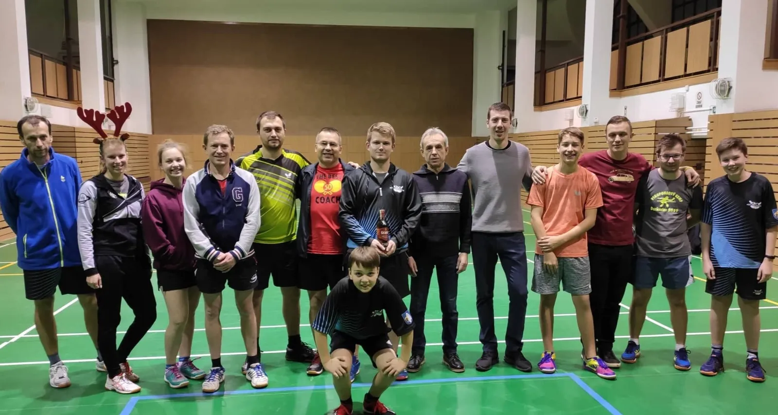 Hráči a hráčky KST Darkovice v herně